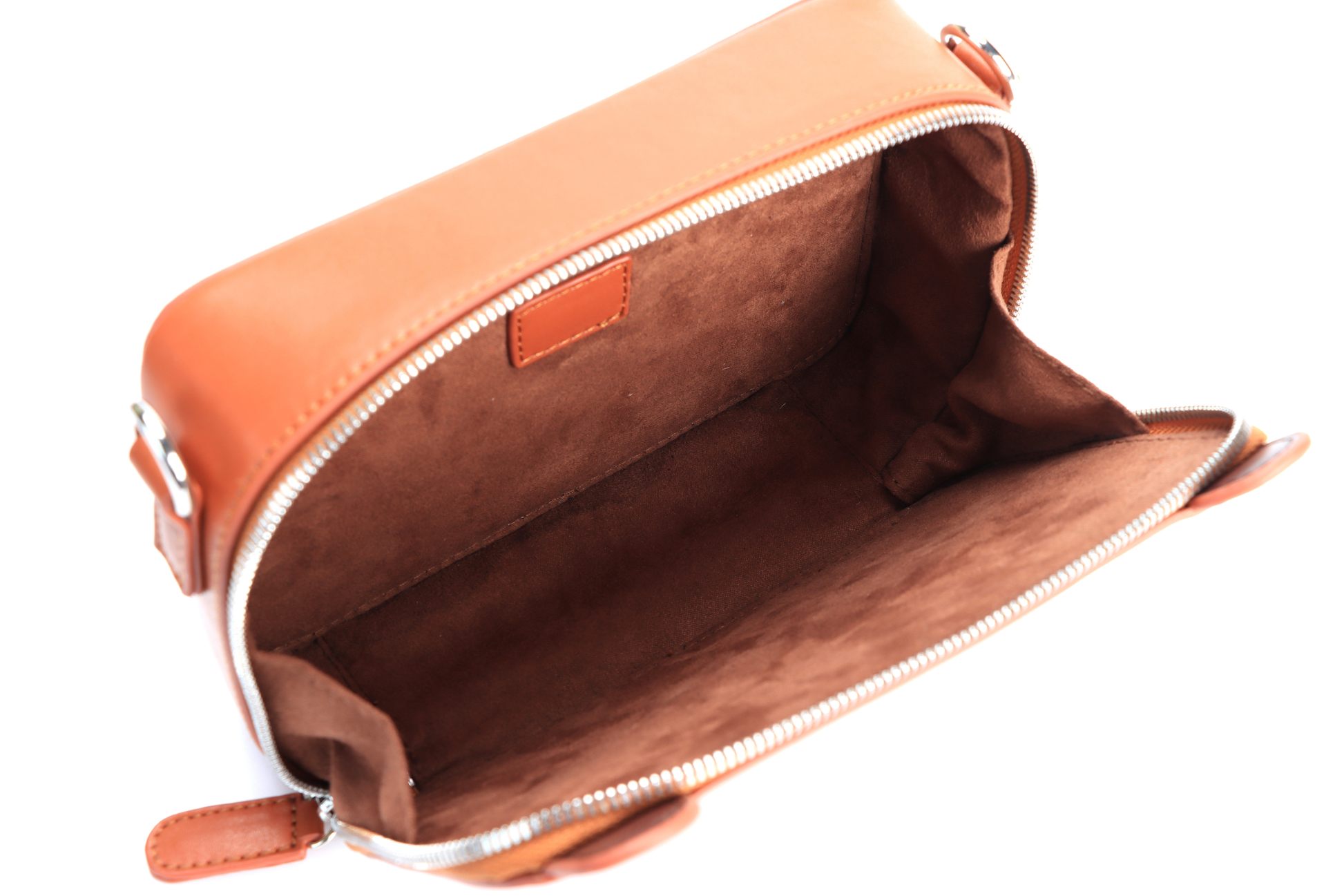 Bear box shape shoulder bag, that can be worn in multiple styles. Made from vegan PU leather. Cute bear ears in silicone and face. We're shown an inside look of the including the opening mechanism, zipper, and internal pocket