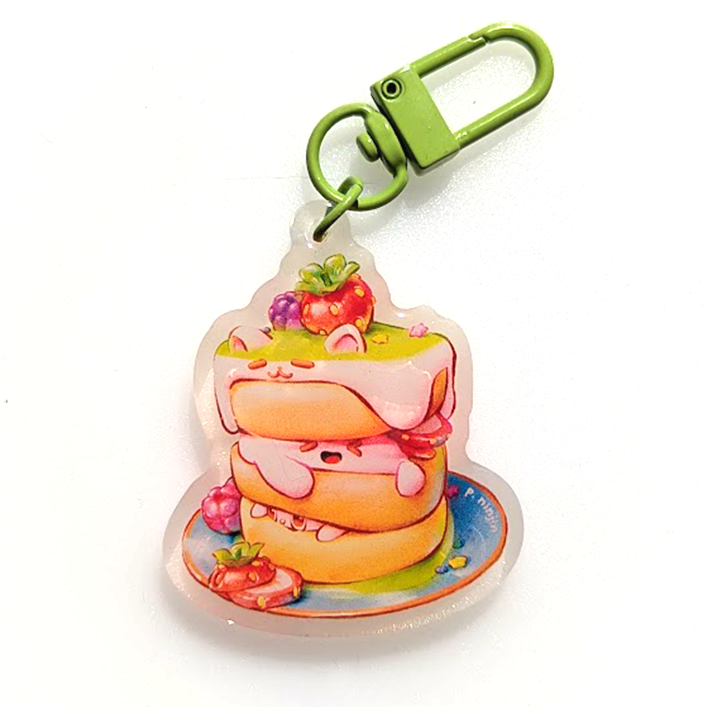 Our american pancake style keychain with green clamp. Covered with fruit, strawberry forest berries and cat shaped cream.